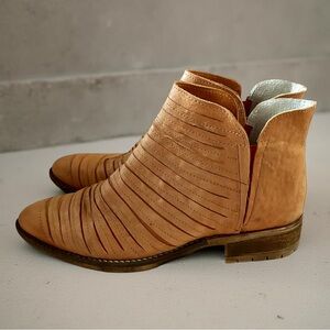 Kanna Camel Leather Ankle Booties